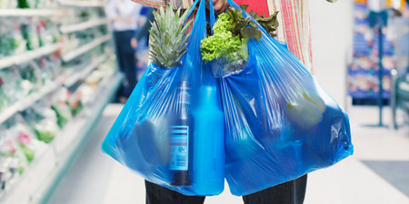 A Comisión Europea insta a España a que adopte a normativa da UE sobre as bolsas de plástico lixeiras